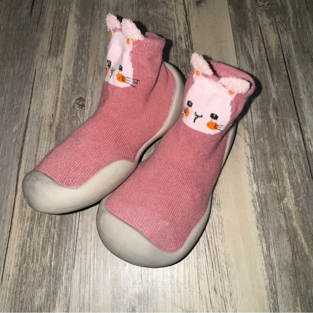 🩷3/$13🩷 Pink Cat Face Kids' Sock Shoes